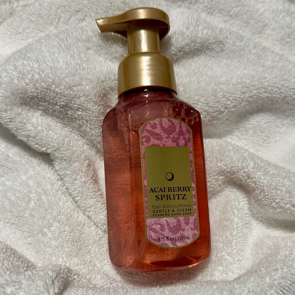 ✨NEW!! Bath & Body Works Acai Berry Spritz Foaming Hand Soap 🫧